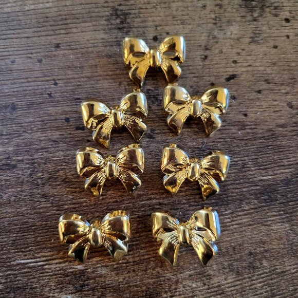 Christmas Themed Plastic Decorative Shank Buttons Mixed Lot of 16 - Picture 5 of 8